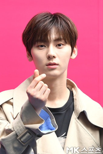 뉴이스트 황민현, 여심저격 손하트 [MK포토]