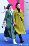 김윤아 김형규 부부 `손 꼭 잡고 패션위크 데이트` [MK포토]