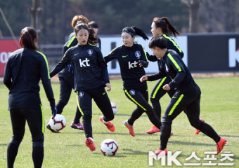 여자축구대표팀 `아이슬란드전 앞두고 맹훈련` [MK포토]