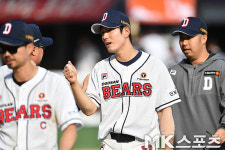 `맹활약` 김재호, LG전 어린이날 시리즈 위닝시리즈 [MK포토]