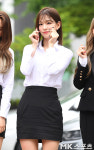 프로미스나인 이채영, 투컬러 네일아트 [MK포토]