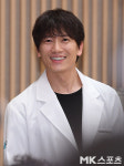 지성 `의사 가운입고 등장` [MK포토]