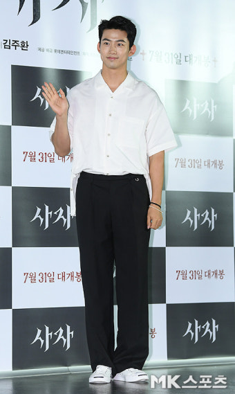 옥택연 `깔끔한 블랙&화이트` [MK포토]