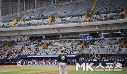 프리미어12 개막전, 빈자리 많은 고척돔 [MK포토]