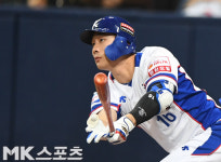 김하성 `만루에서 감각적인 타격으로 2타점 적시타` [MK포토]
