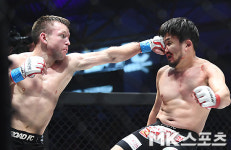 고기원 `알렉세이 페도셰프의 펀치 안면에 허용` [MK포토]