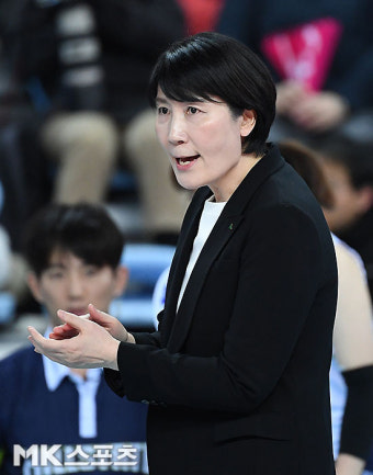이도희 감독 `승리를 향한 강렬한 눈빛` [MK포토]