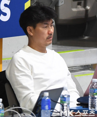 장성호 `프로야구 해설위원의 배구장 나들이` [MK포토]