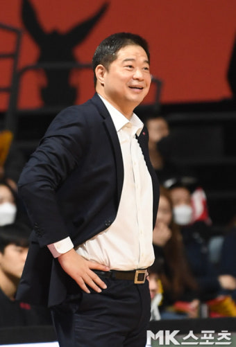 현주엽 감독 `역전 허용에 쓴웃음` [MK포토]