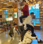 유산슬(유재석), 지석진→이광수와 인싸포즈 도전…“1집 끝 포상휴가”[똑똑SNS]