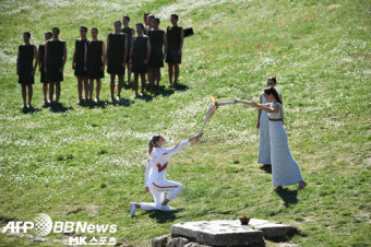 코로나19에 멈춘 올림픽 성화...그리스내 봉송 중단