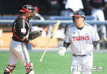 김현수 `만루에서 삼진` [MK포토]