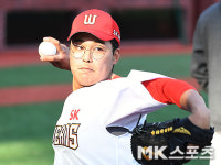 9회에 등판한 SK 서상준 [MK포토]
