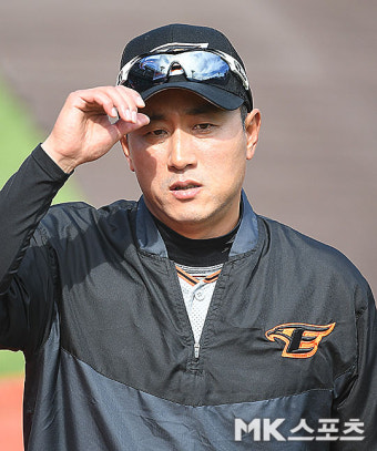 최원호 감독대행 `어깨가 무겁네요` [MK포토]