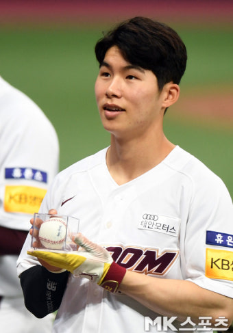 키움, 김혜성 사이클링히트 시상식 실시