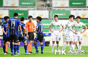 하나은행 K리그 1: 전북 현대 vs. 인천 유나이티드, 0-0 무승부로 종료된 36라운드 전투