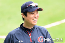 밝은 표정의 허문회 감독 [MK포토]