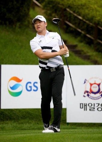 강경남 1R 선두…3년 만에 국내대회 우승도전 [GS칼텍스 매경오픈]