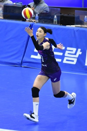 ‘김연경 26점’ 흥국생명, 현대건설 누르고 개막 4연승