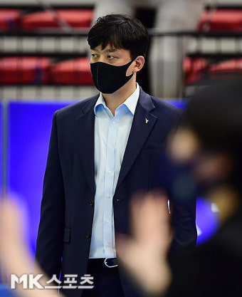 패배에 아쉬운 이영택 감독 [MK포토]