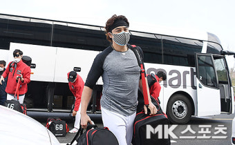 추신수 '오늘부터 SSG 선수단과 함께~' [MK포토]