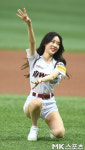 치어리더 정지호 새하얀 피부 뽐내며 그라운드 공연 [MK화보]