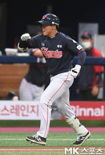 롯데 추재현 '첫 타석부터 솔로포' [MK포토]