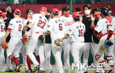 SSG 'LG에 7-4 짜릿한 역전승으로 전날 패배 설욕' [MK포토]