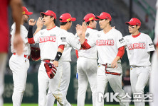 SSG 'LG에 8-5로 연이틀 짜릿한 역전승' [MK포토]