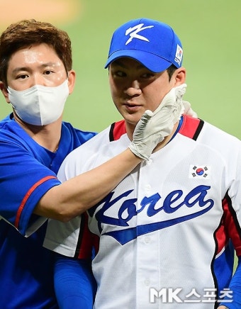 오지환, LG 채은성과 충돌 후 목 부상…봉합 위해 병원 이동 [MK현장]