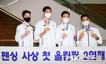 한국 펜싱 사브르 대표팀 '펜싱 사상 첫 올림픽 2연패' [MK포토]