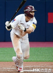 이정후 5회에 벌써 4안타 폭발 [MK포토]