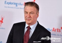 배우 알렉 볼드윈, 촬영 중 소품총 발사 사고…카메라맨 사망