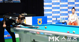 김가영 1세트 승리를 결정짓는 뱅크샷 [MK포토]