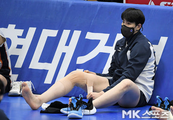 현대건설 15연승을 바라보는 김희진 [MK포토]