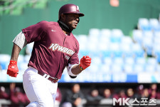 2루까지 달리는 푸이그 [MK포토]