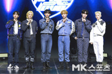 위아이 4번째 미니앨범으로 돌아왔어요 [MK포토]