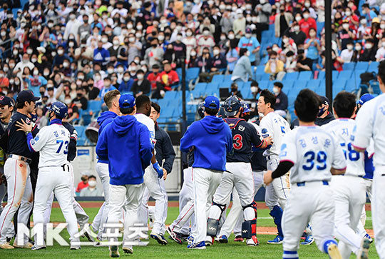 롯데 vs 삼성, 갈등의 끝 벤치클리어링 사태로 결말