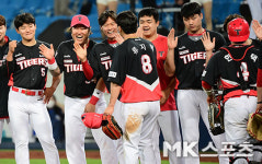 '4연승' KIA '표정에서 느껴지는 연승의 기쁨' [MK포토]