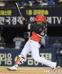 적시타 치는 나성범 [MK포토]