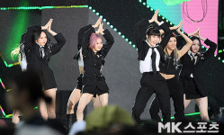 라잇썸 '빗속의 드림콘서트 무대' [MK포토]