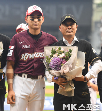 이정후 '레전드 이종범과 기념촬영' [MK포토]