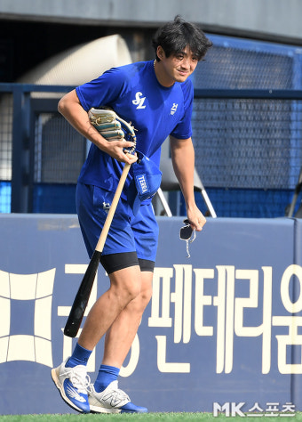 구자욱 '기분 좋은 미소로 인사' [MK포토]
