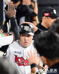 김준태 본인도 믿기지 않는 동점 솔로포 [MK포토]