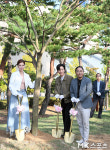 김규리-권율-김한민 감독 '고 강수연 추모 식수' [MK포토]