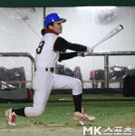 스타즈 오상원 ‘안타로 시작합니다’ [MK포토]