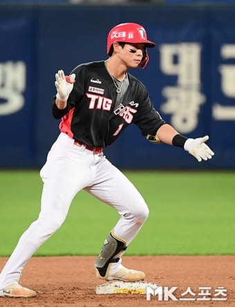 ‘도루왕’ 박찬호를 만든 이범호 코치의 한 마디 [MK제주]