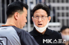 서동철 감독 ‘왜 휘슬을 안 부나요’ [MK포토]