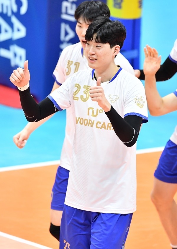 프로배구 팀 우리카드, 박준혁과 FA 계약 체결로 다음 시즌 강화 기대