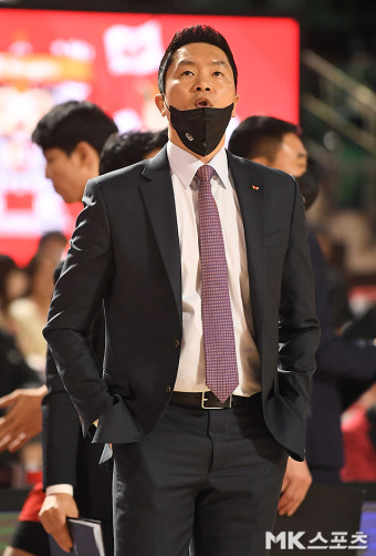 전희철 감독 ‘오늘 안풀리네’ [MK포토]